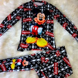 Track suit Sz s to medium